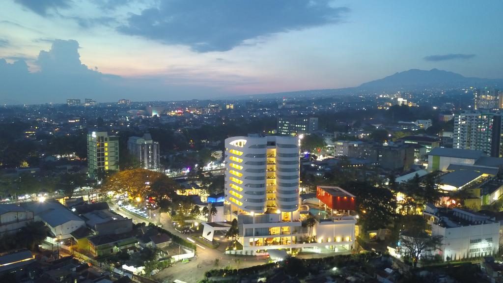 تحتوي هذه الصورة على سمة alt فارغة; اسم الملف هو Sensa-Hotel-Bandung-1024x576.jpg